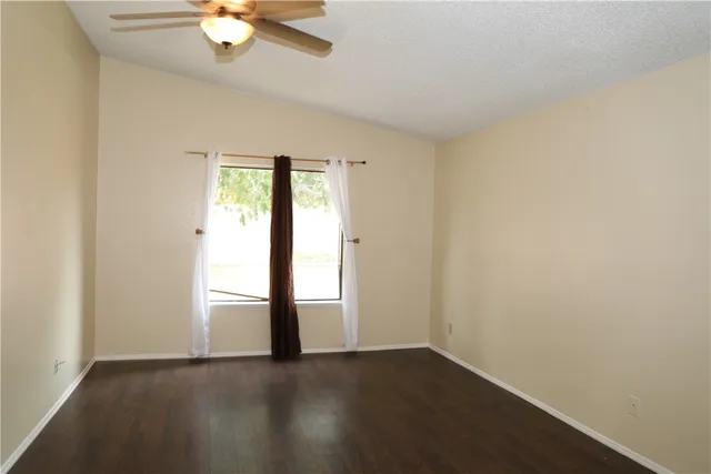 $2,700 | 37138 Vía Cordova, Palmdale, CA 93550