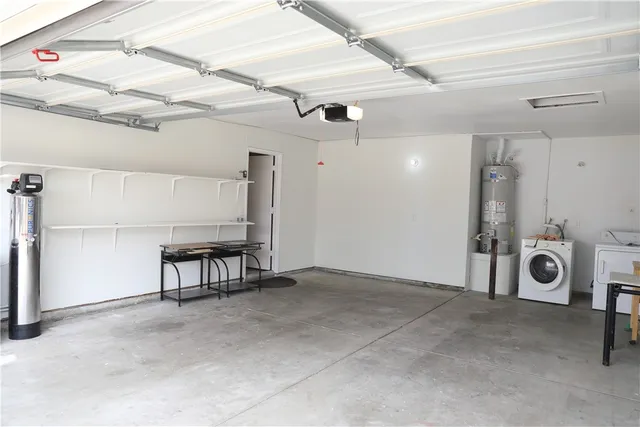 $2,700 | 37138 Vía Cordova, Palmdale, CA 93550