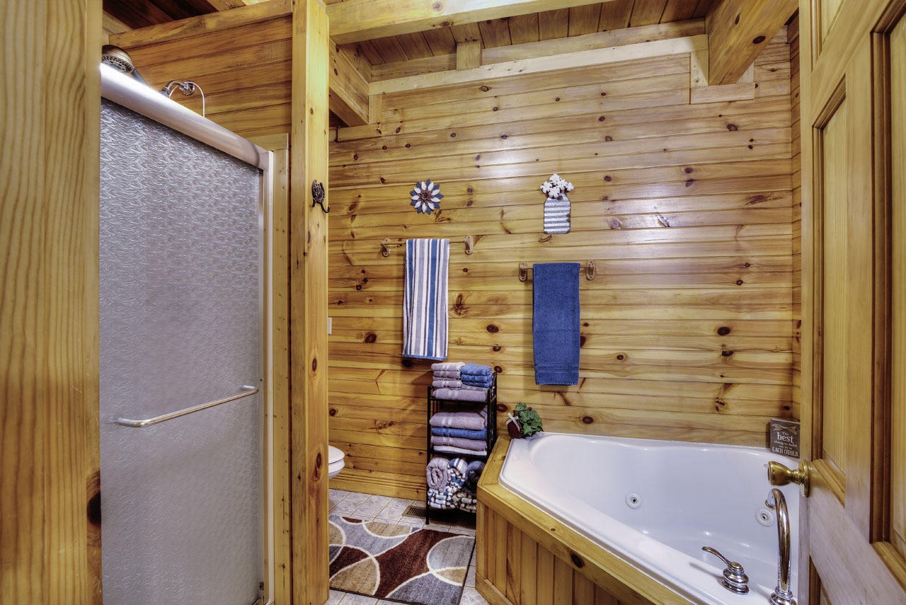 340 Doe Ridge Road Oneida, TN 37841 - Photo 13 of 40 a bathroom with a bathtub and shower