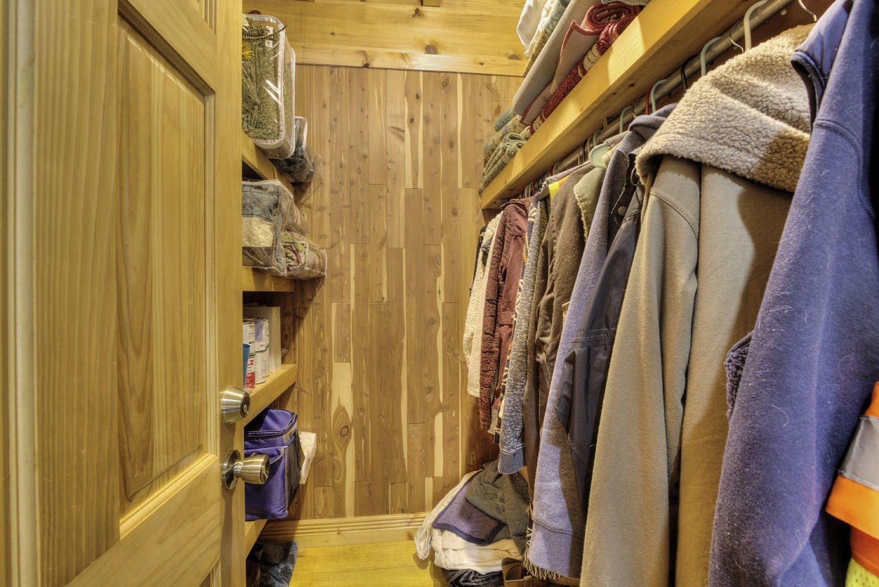 340 Doe Ridge Road Oneida, TN 37841 - Photo 15 of 40 a view of a walk in closet