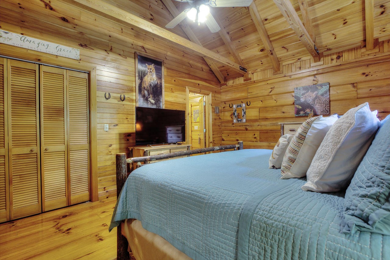 340 Doe Ridge Road Oneida, TN 37841 - Photo 18 of 40 a bedroom with a bed and wooden floor
