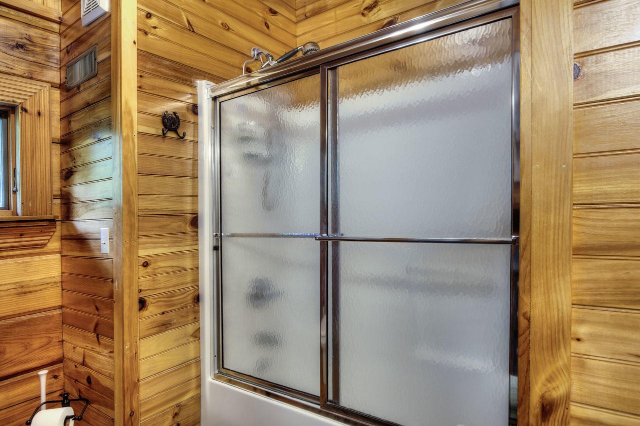 340 Doe Ridge Road Oneida, TN 37841 - Photo 21 of 40 a bathroom with a glass shower door