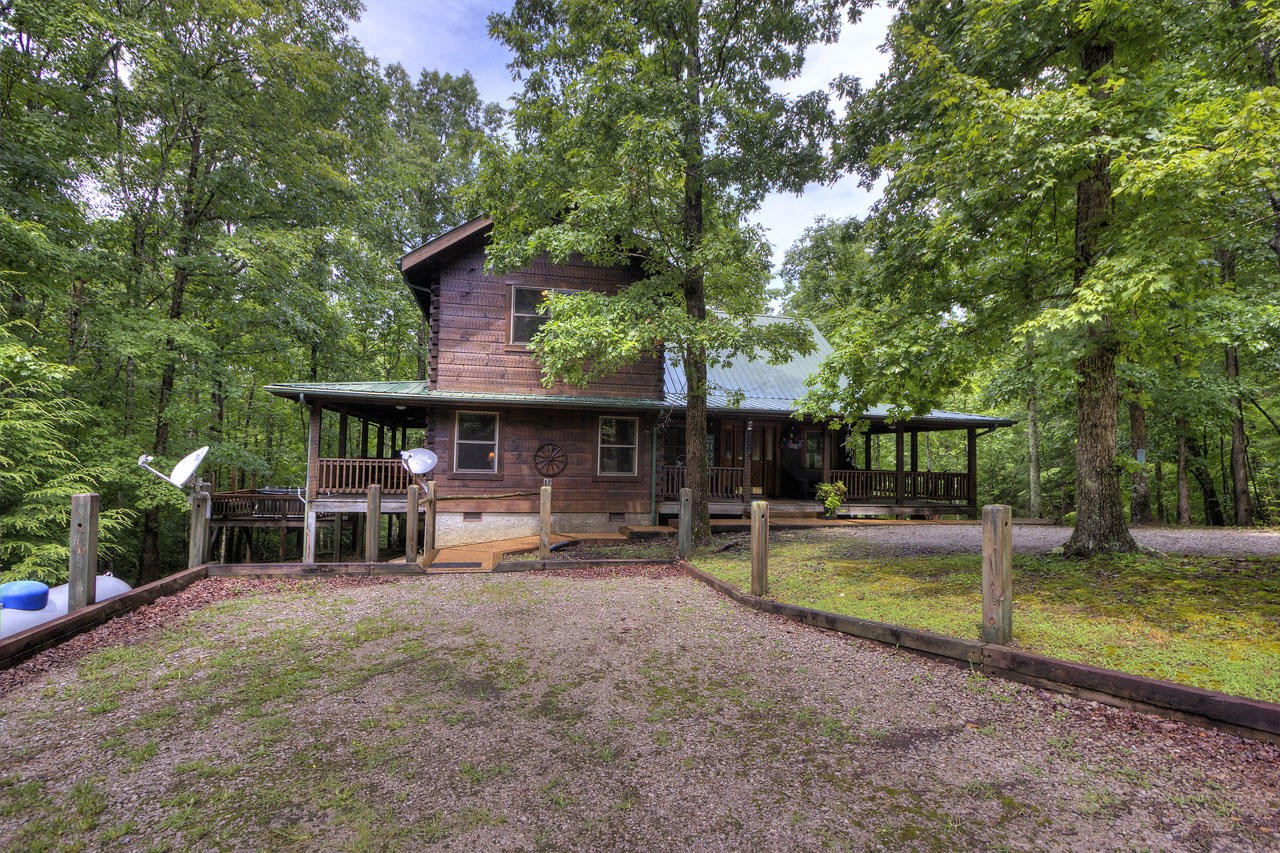 340 Doe Ridge Road Oneida, TN 37841 - Photo 27 of 40 a view of a house with swimming pool and sitting area