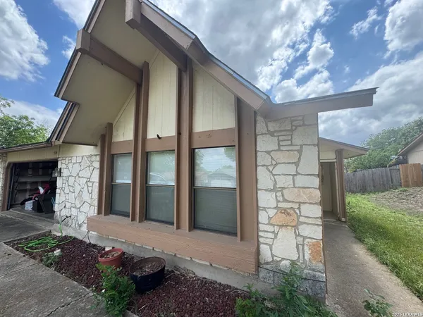 $1,650 | 7114 Winter Ridge, Converse, TX 78109