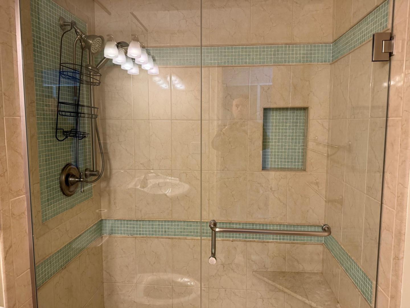 101 Bar Harbour Road, Unit 6A Schaumburg, IL 60193 - Photo 22 of 32 a bathroom with a shower