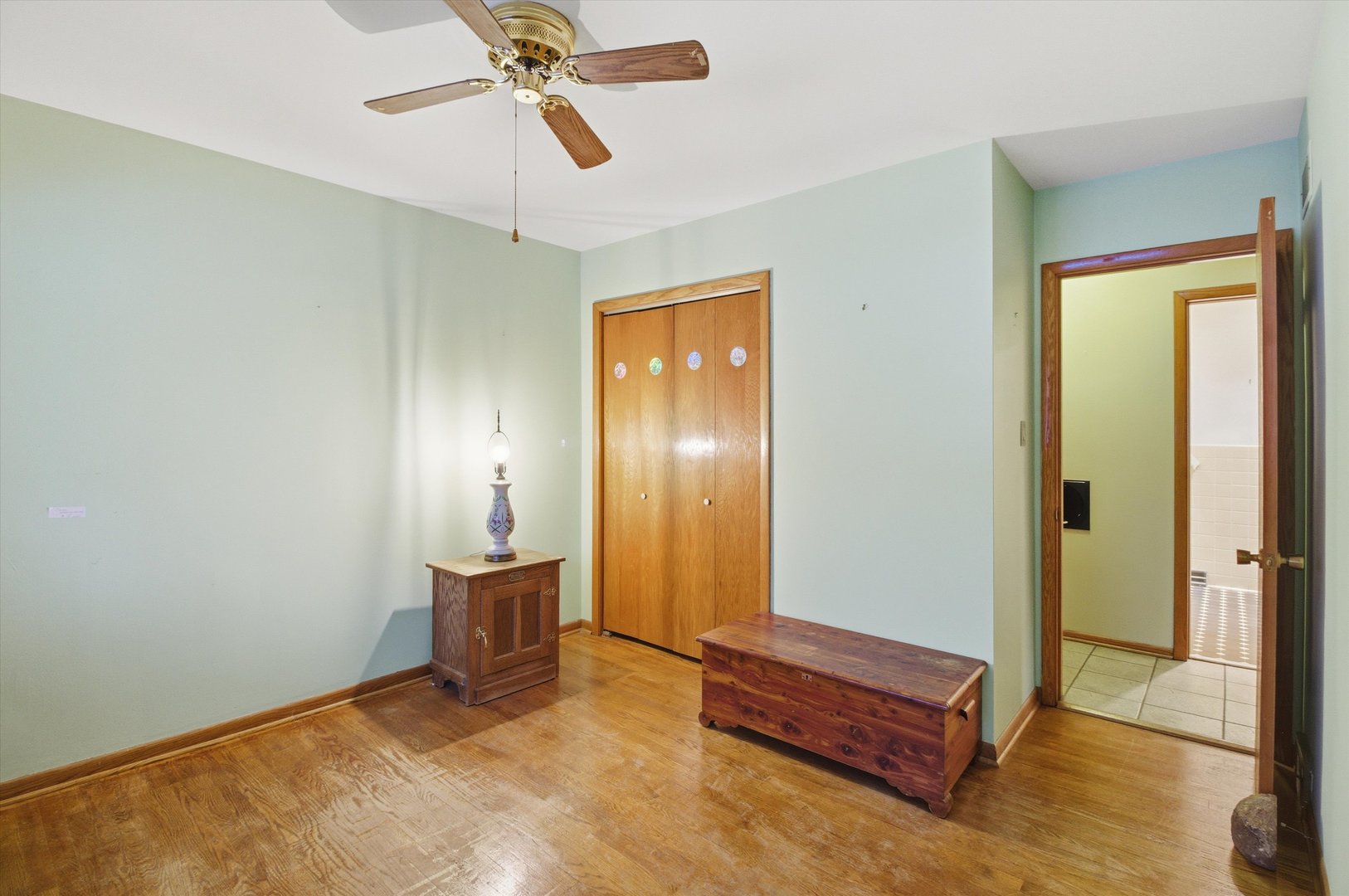 219 North Prospect Street Roselle, IL 60172 - Photo 15 of 34 a view of a livingroom with wooden floor and a ceiling fan
