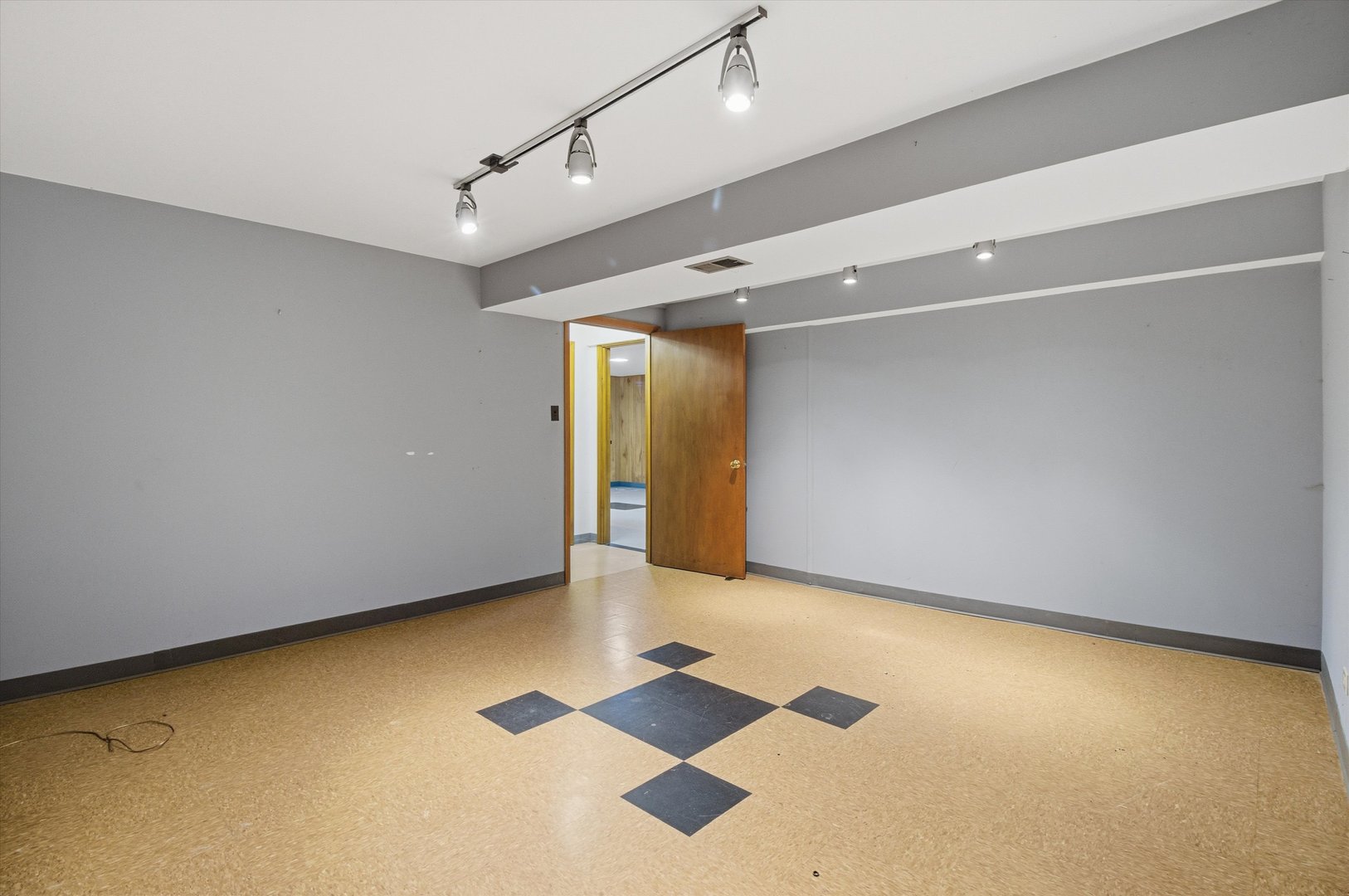 219 North Prospect Street Roselle, IL 60172 - Photo 28 of 34 a view of an empty room