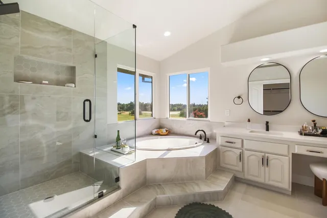 a view of a house with backyard