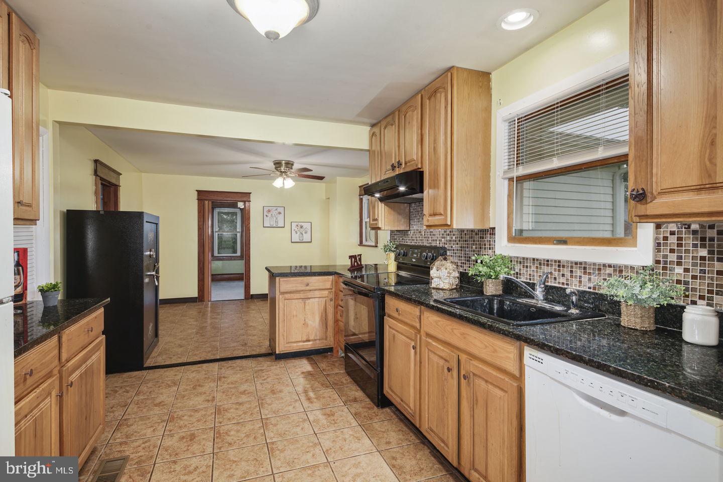 609 Spring Road Hammonton, NJ 08037 - Photo 16 of 44 Kitchen