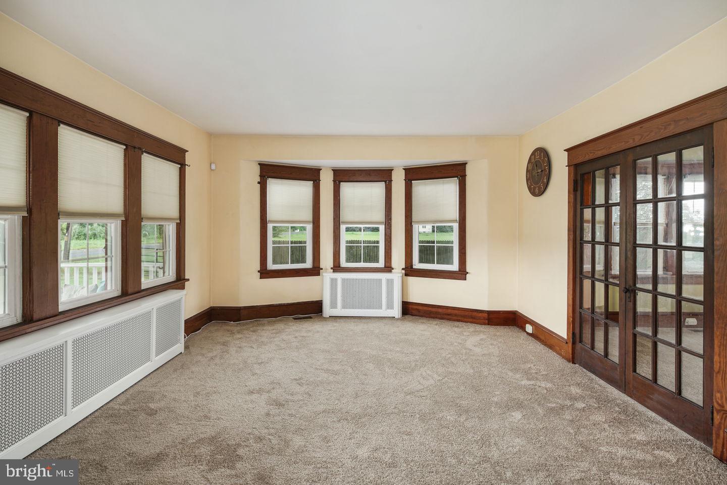 609 Spring Road Hammonton, NJ 08037 - Photo 25 of 44 Living Room