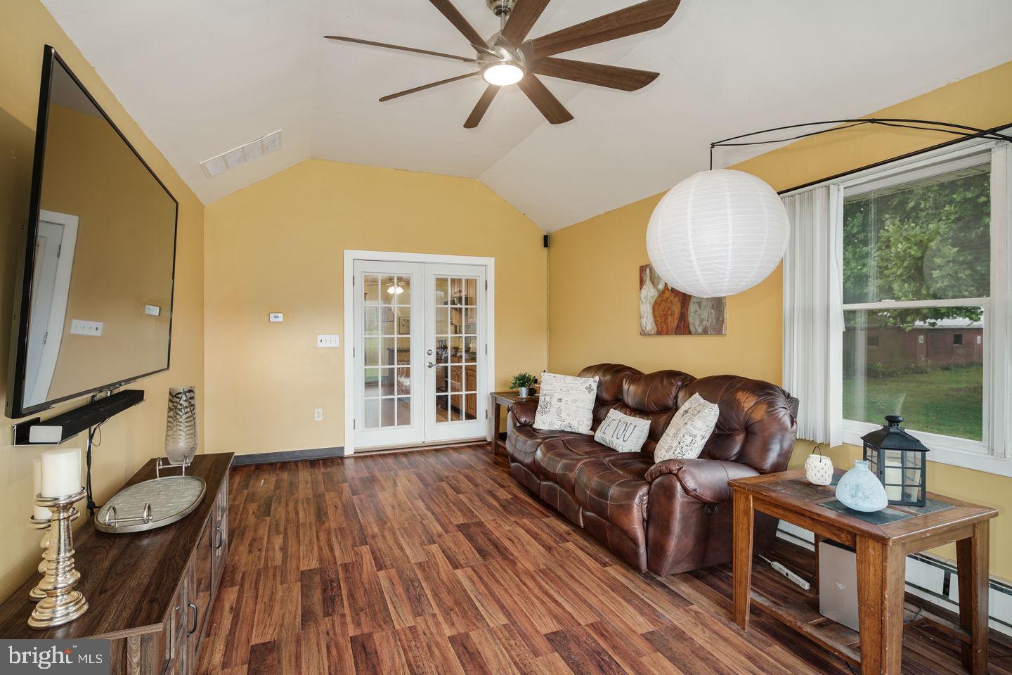 609 Spring Road Hammonton, NJ 08037 - Photo 26 of 44 Family Room