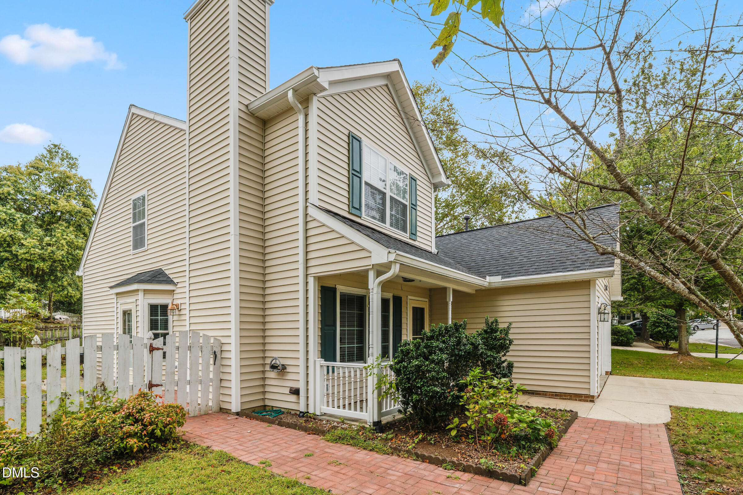 6 Tinsbury Place Durham, NC 27713 - Photo 3 of 30 a front view of a house with garden