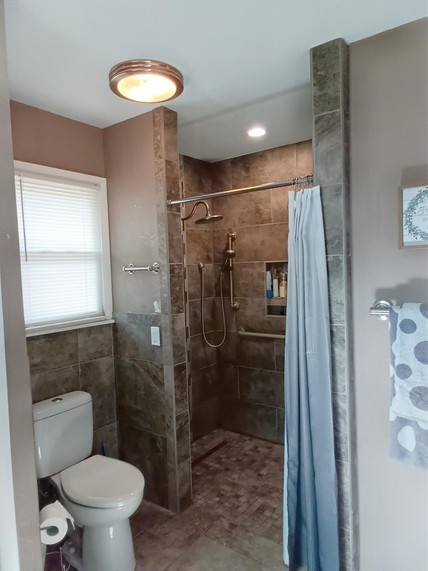 3336 East Alpine Drive Springfield, MO 65804 - Photo 21 of 32 Primary Bath