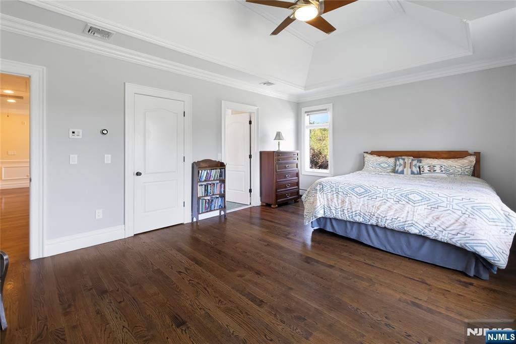 417 Rte 9W Alpine, NJ 07620 - Photo 23 of 50 a bedroom with a bed and dresser