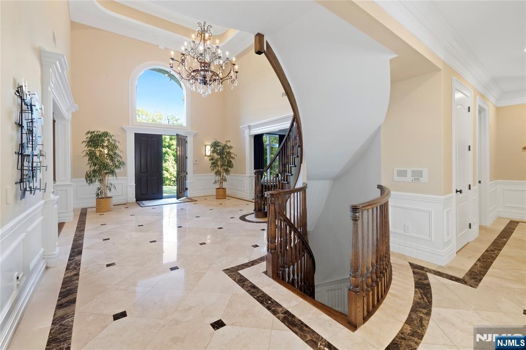 417 Rte 9W Alpine, NJ 07620 - Photo 4 of 50 a view of a living room