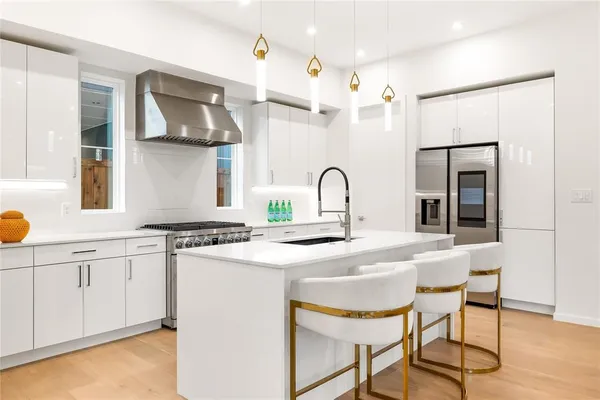 $4,850 | 829 Nomas Street, Dallas, TX 75212