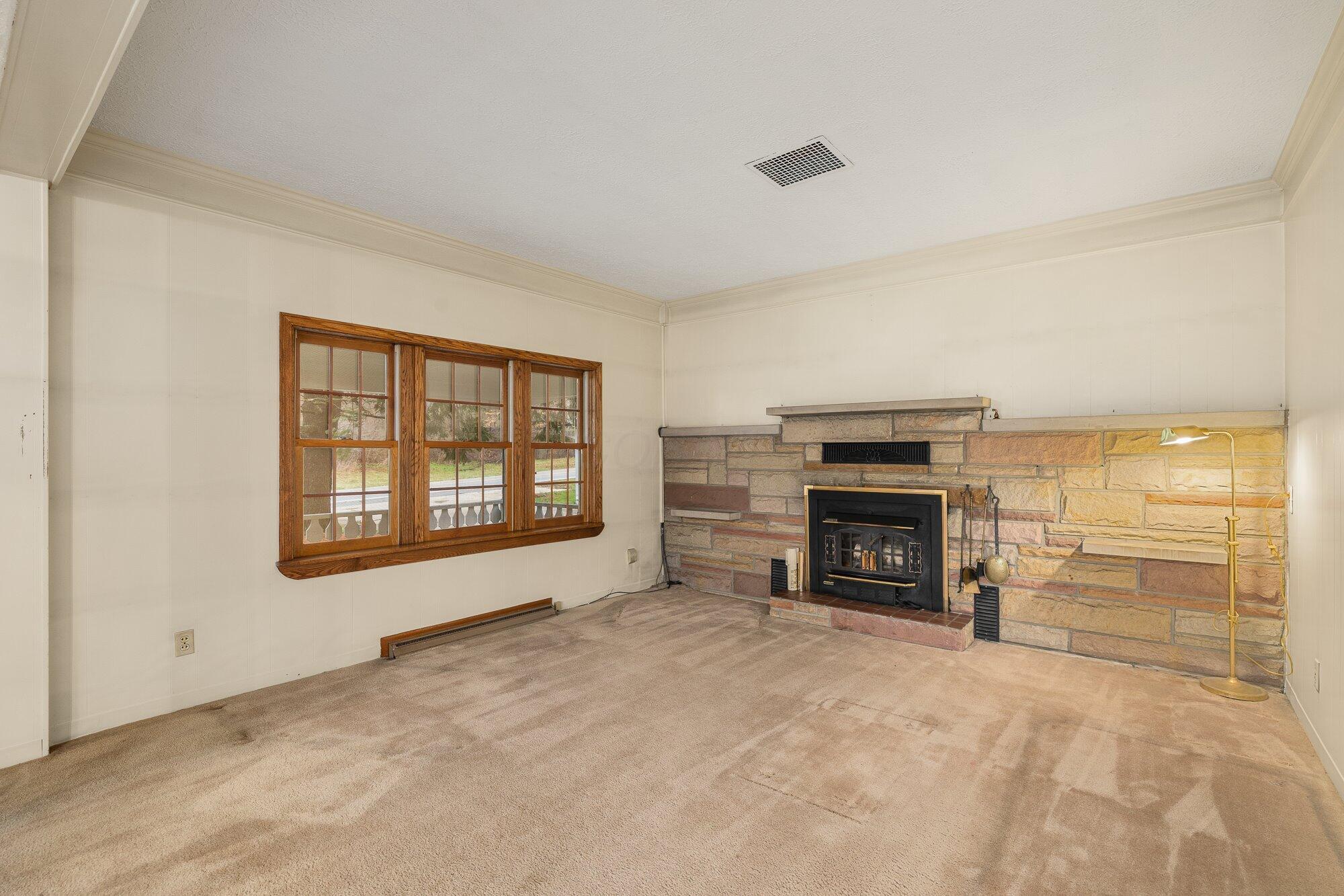 3002 Highway 97 Butler, OH 44822 - Photo 5 of 49 05-int-liv-1
