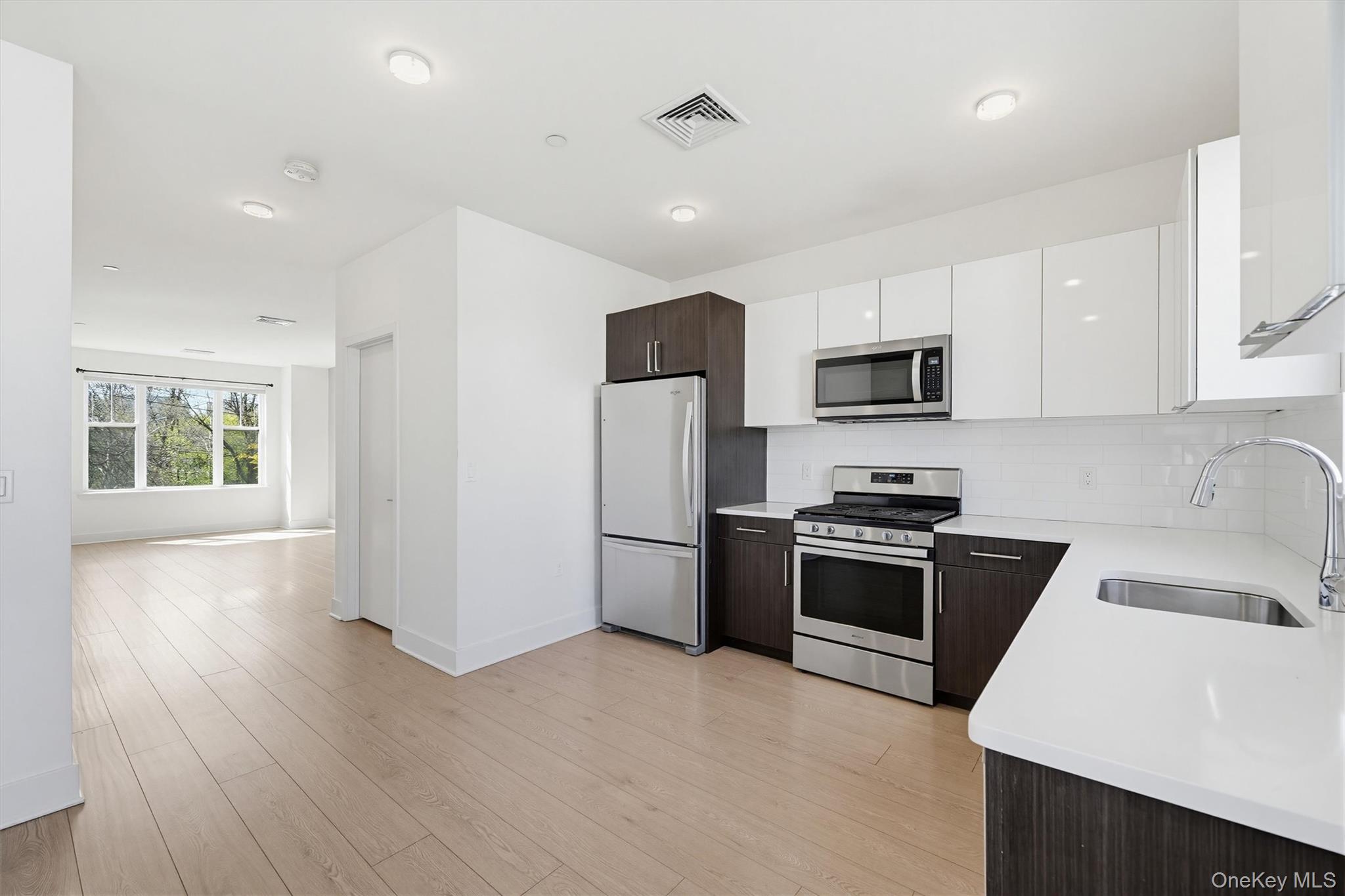 710 Main Street Peekskill, NY 10566 - Photo 16 of 34