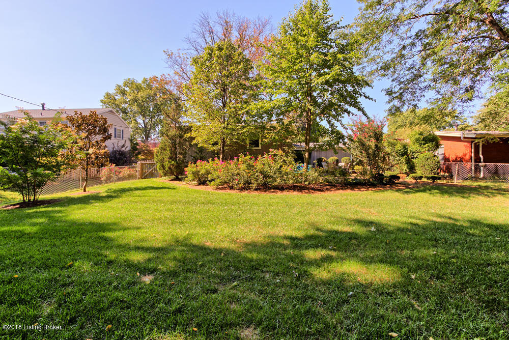 7208 Woolrich Road Louisville, KY 40222 - Photo 38 of 42 Huge, fully-fenced yard is beautifully landscaped
