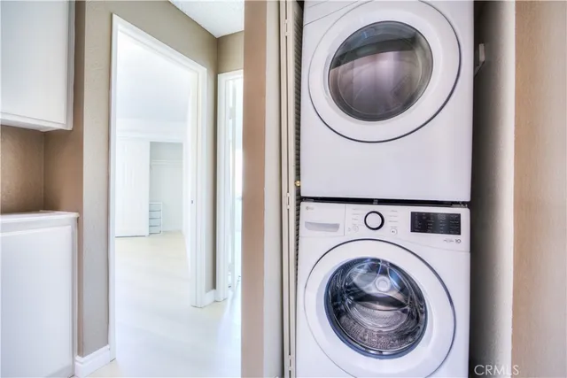 a close up view of a washer and dryer