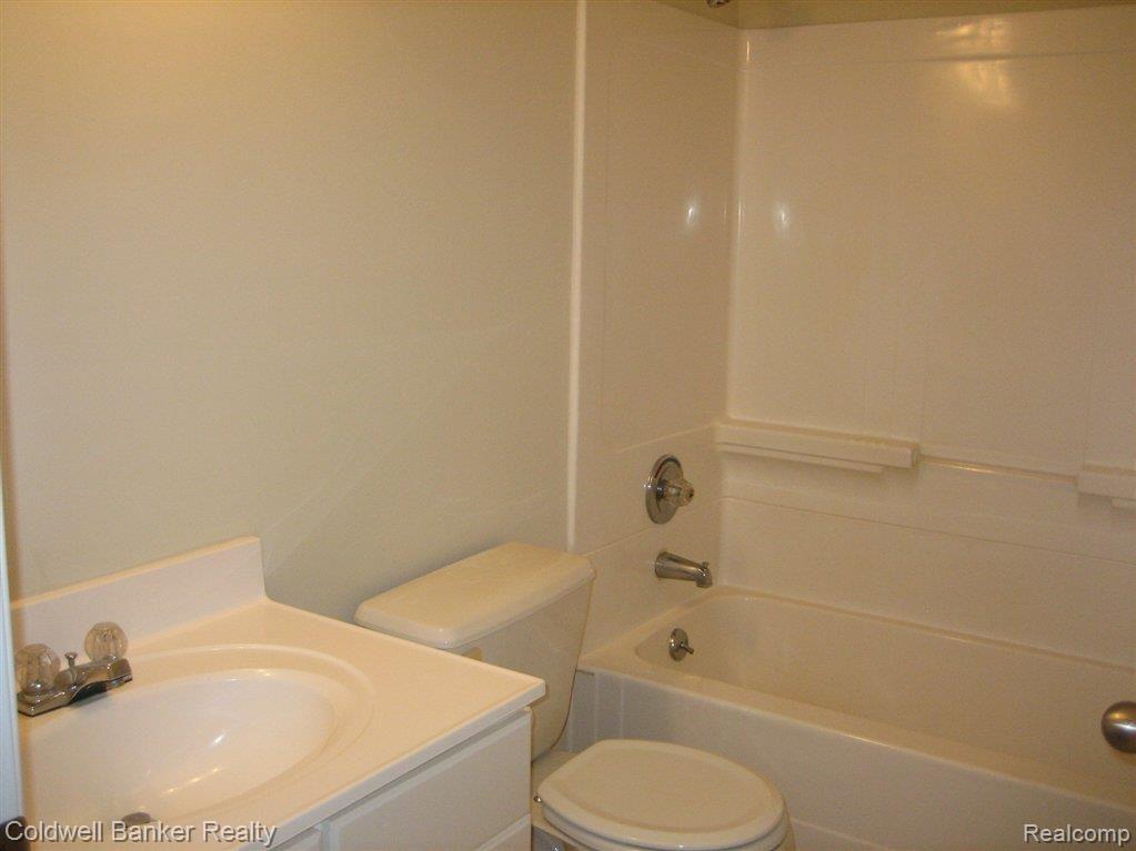 1968 East Davisburg Road Holly, MI 48442 - Photo 18 of 23 Upstairs Bath