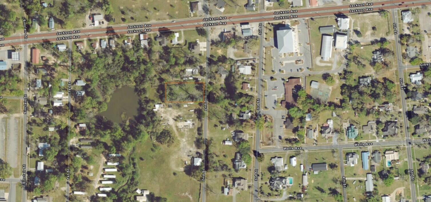 736 2nd Street Chipley, FL 32428 - Photo 2 of 7 a close view of a shower