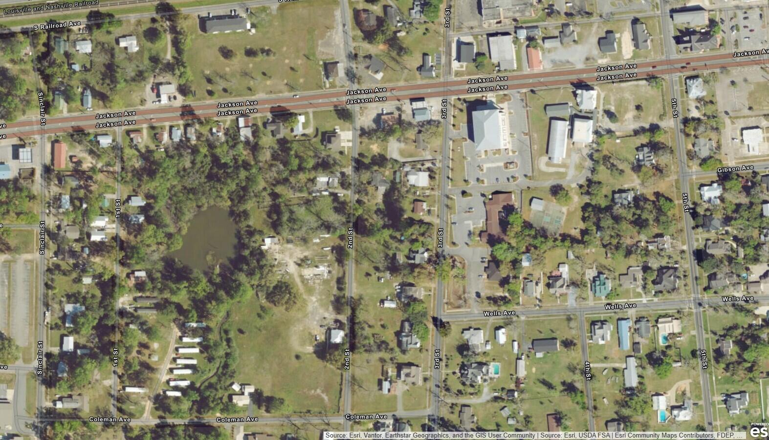 736 2nd Street Chipley, FL 32428 - Photo 4 of 7