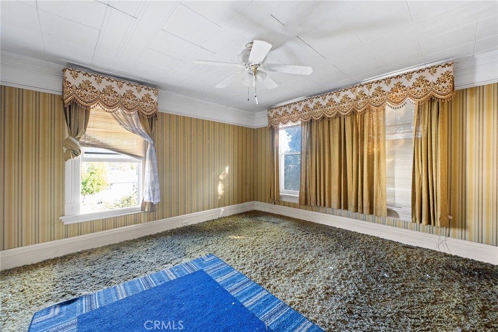 337 West Bennett Avenue Glendora, CA 91741 - Photo 23 of 67 an empty room with windows