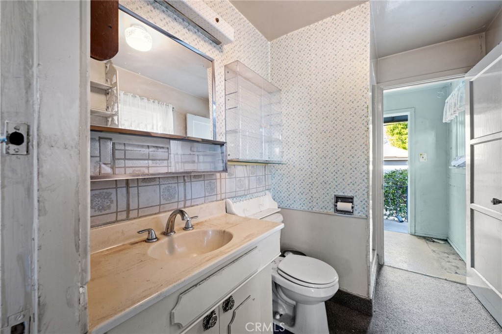 337 West Bennett Avenue Glendora, CA 91741 - Photo 30 of 67 a bathroom with a sink toilet and shower