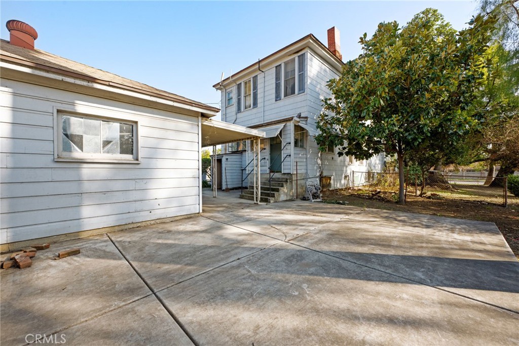 337 West Bennett Avenue Glendora, CA 91741 - Photo 42 of 67 a view of a house with a street