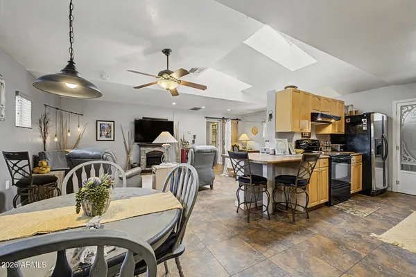 $929,900 | 17629 North 16th Street, Phoenix, AZ 85022