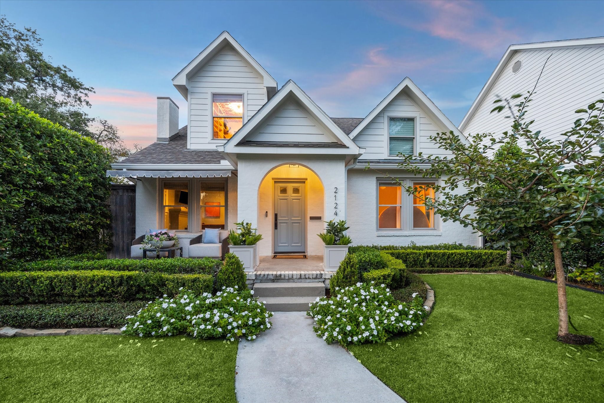 2124 Sul Ross!
Delightful professional landscaping in the front yard with new Chinese Fringe Tree, covered porch and gated entry.