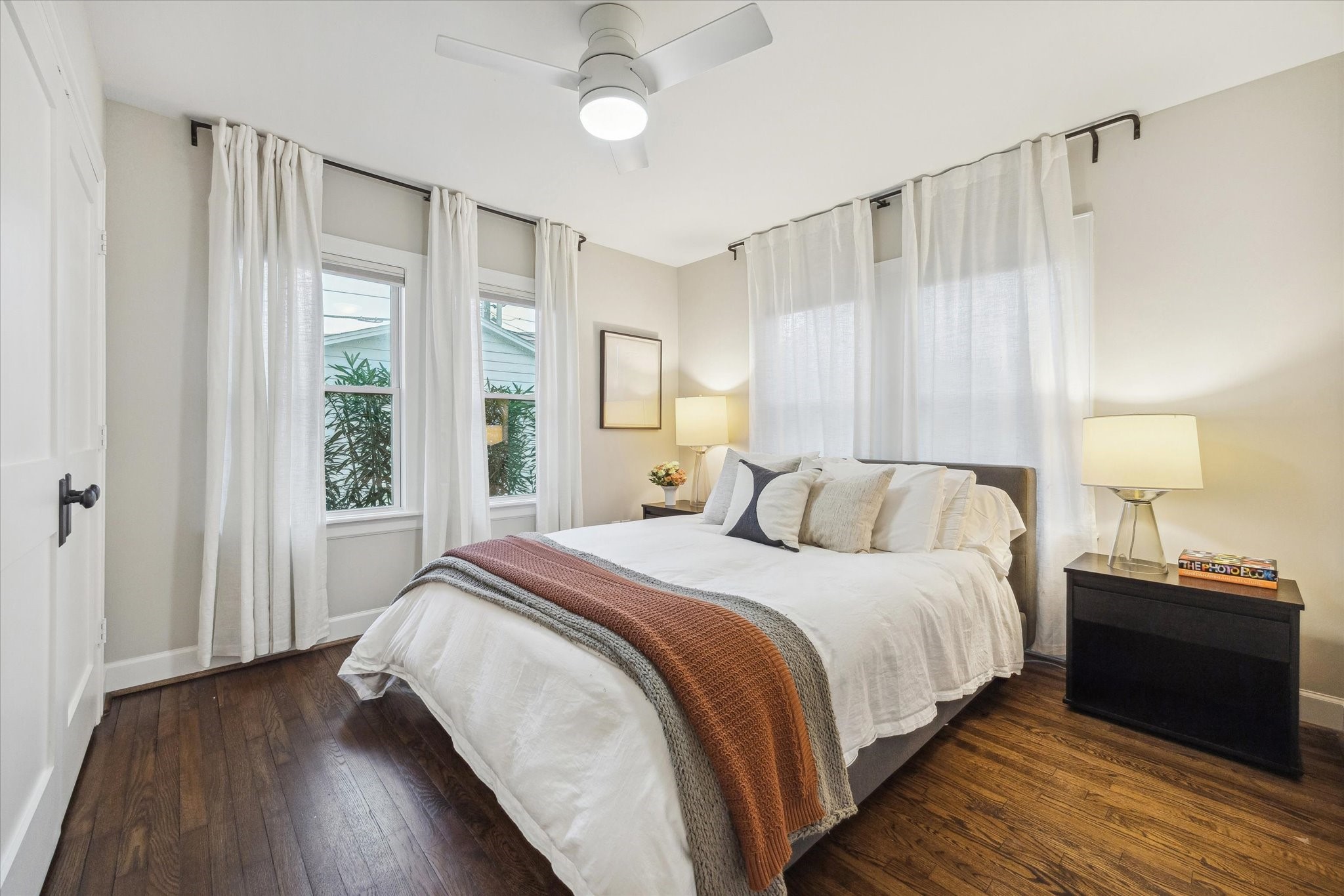 2124 Sul Ross Street Houston, TX 77098 - Photo 15 of 36 Rear secondary bedroom