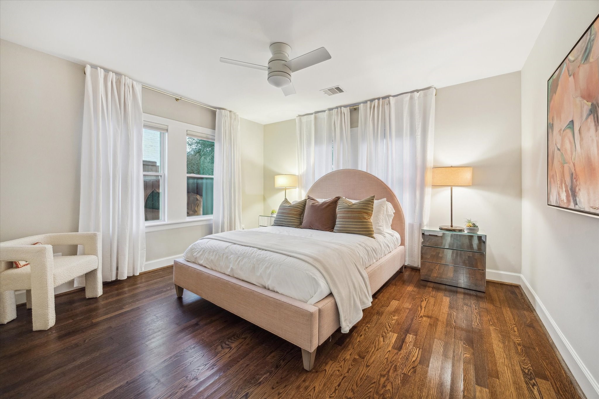 2124 Sul Ross Street Houston, TX 77098 - Photo 17 of 36 Front secondary bedroom