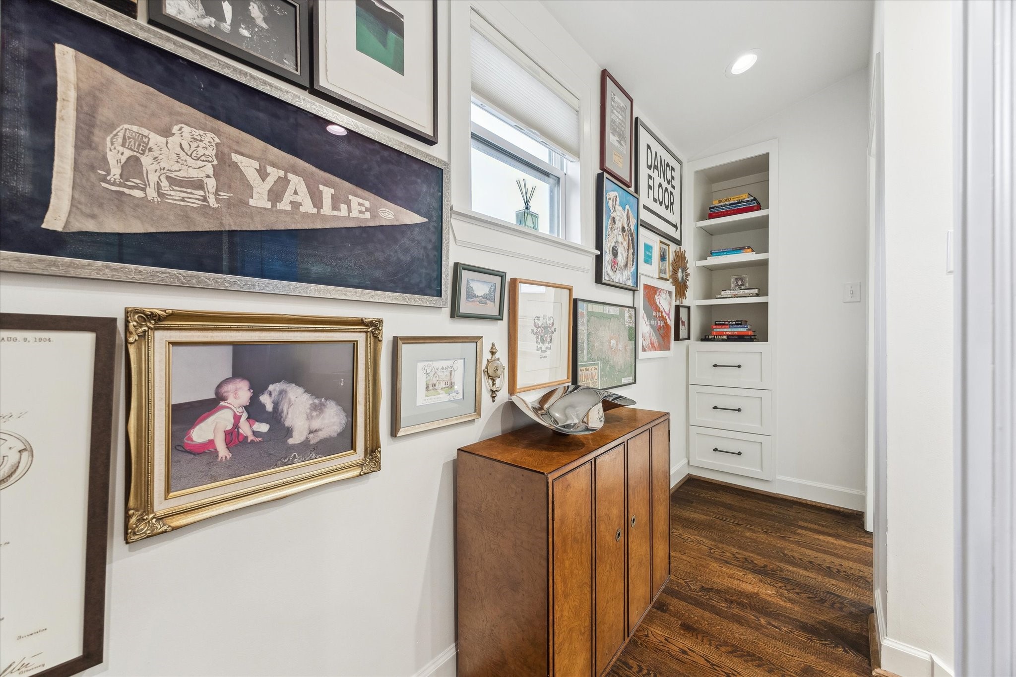 2124 Sul Ross Street Houston, TX 77098 - Photo 22 of 36 Second floor landing.