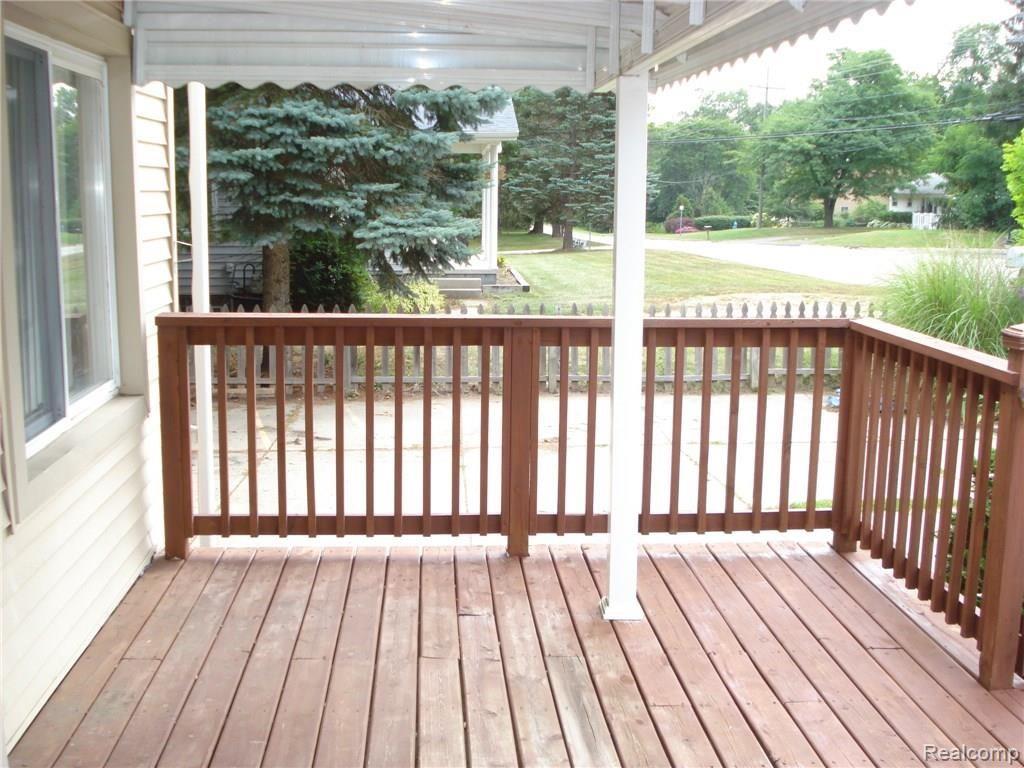 6422 Pontiac Lake Road Waterford, MI 48327 - Photo 5 of 37