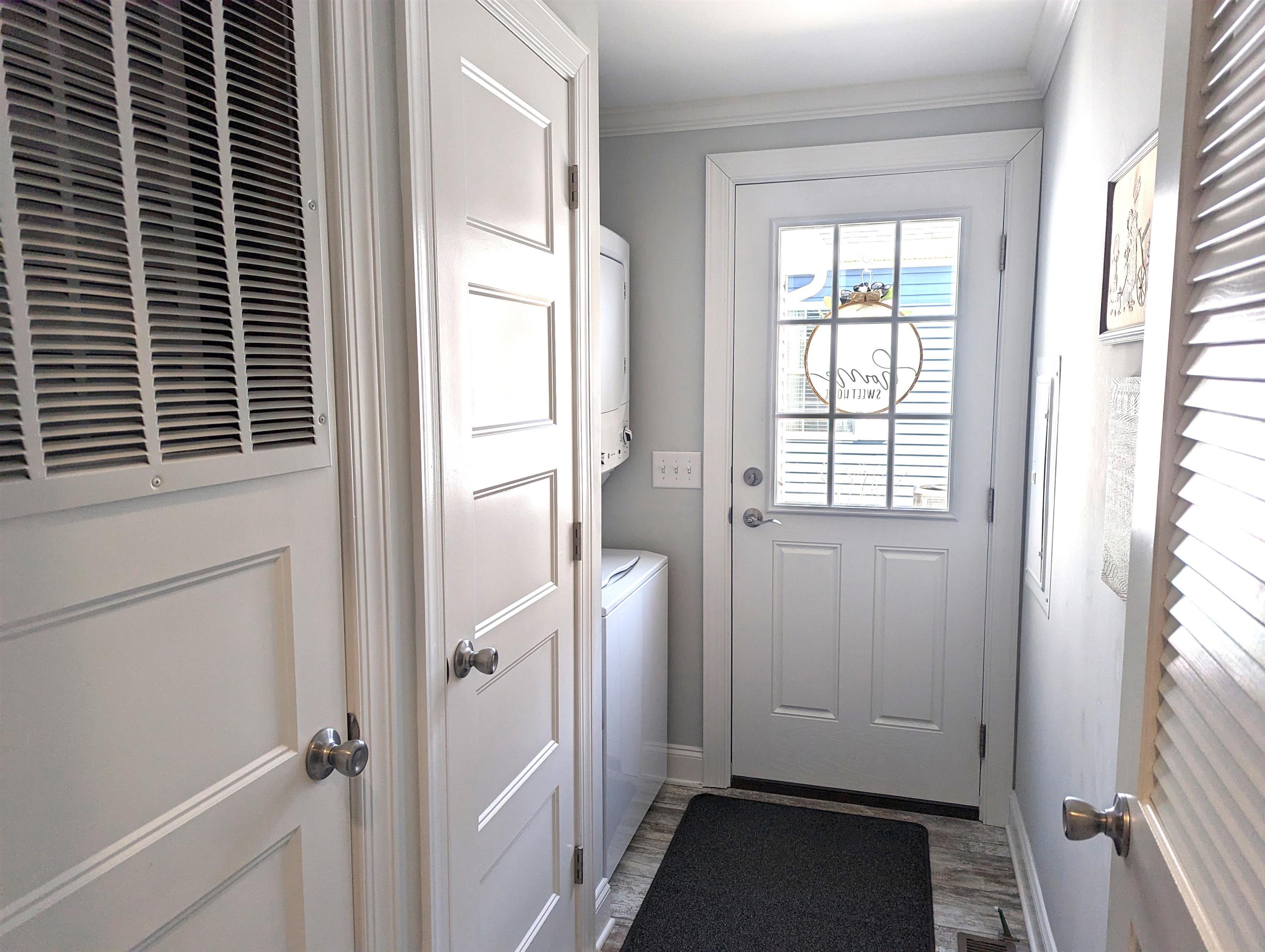 2058 S Shore Ocean View, NJ 08246 - Photo 13 of 27 a view of an empty room with a window