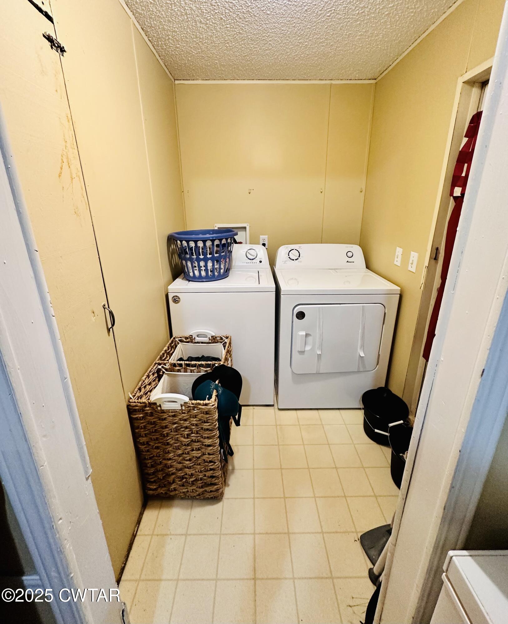 1730 Stallings Road Humboldt, TN 38343 - Photo 9 of 21 a bathroom with a sink and a shower