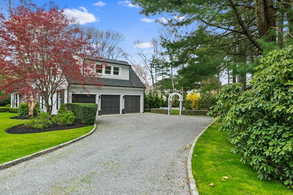 4 Deep Meadow Road Barrington, RI 02806 - Photo 4 of 47 Gallery Image 4