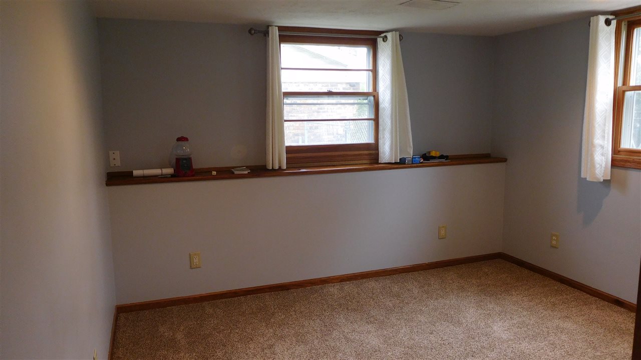 4874 Braewild Road Rockford, IL 61107 - Photo 13 of 23 a view of a window in an empty room