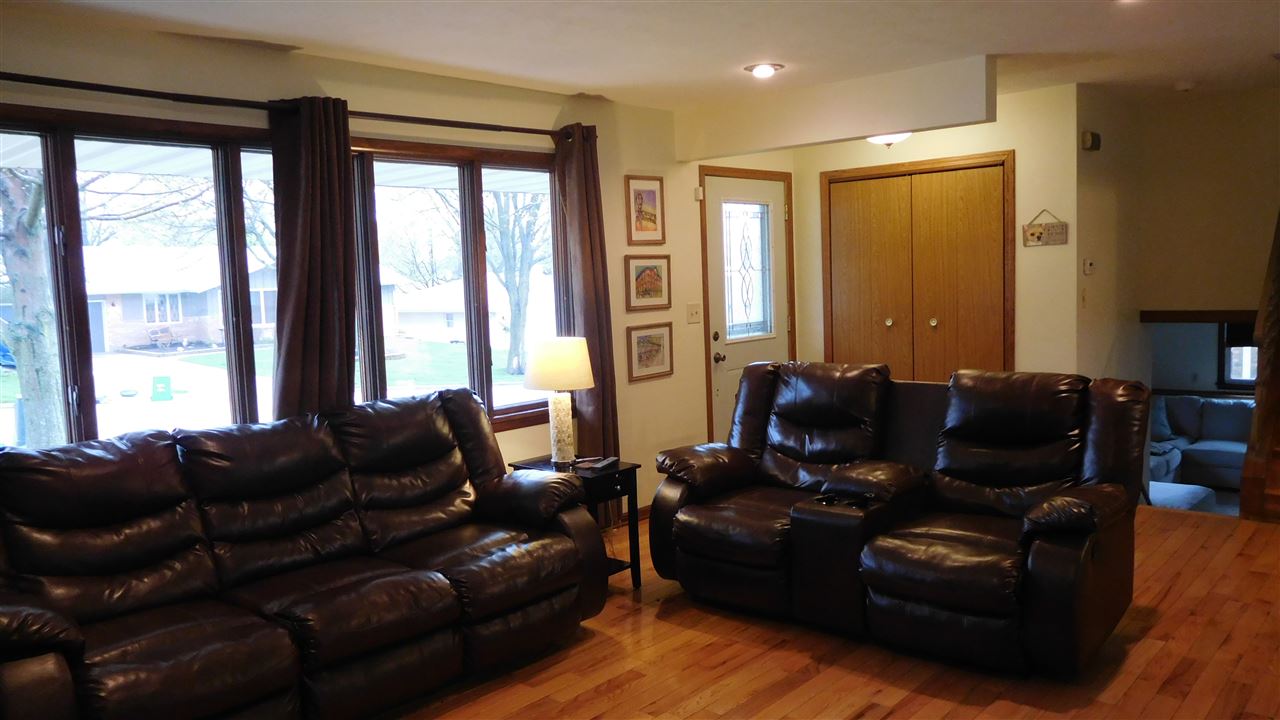 4874 Braewild Road Rockford, IL 61107 - Photo 3 of 23 a living room with furniture and a window