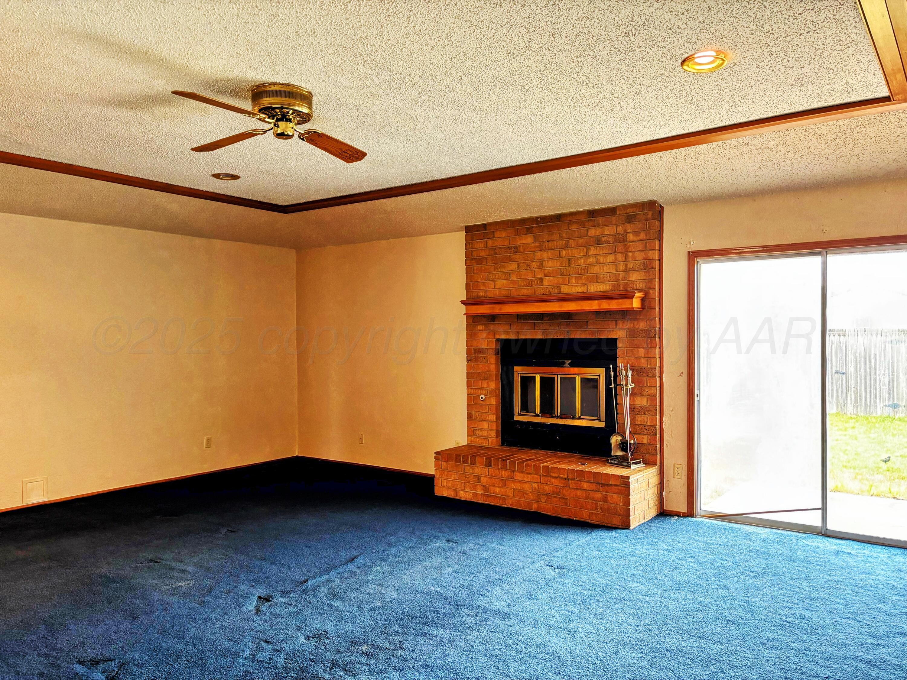 2913 South Birch Street Perryton, TX 79070 - Photo 3 of 32 Birch living room