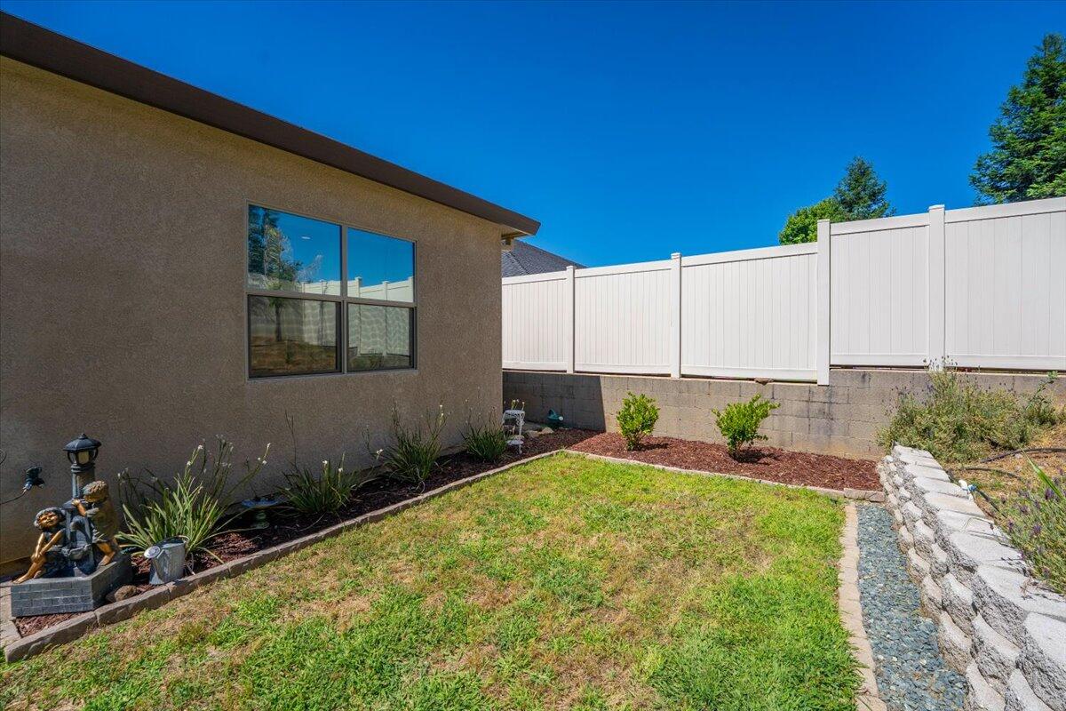 5697 Constitution Way Redding, CA 96003 - Photo 62 of 87 73-5697 Constitution Way - E-37