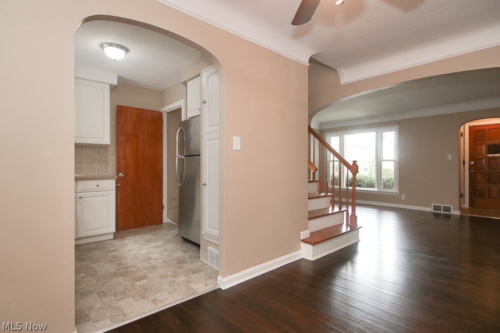 1181 Argonne Road Cleveland, OH 44121 - Photo 8 of 30