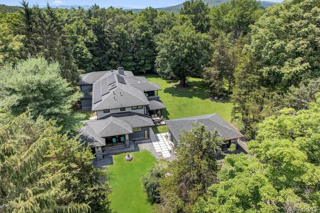 $1,799,000 | 41 Sand Hill Lane, Florida, NY 10921