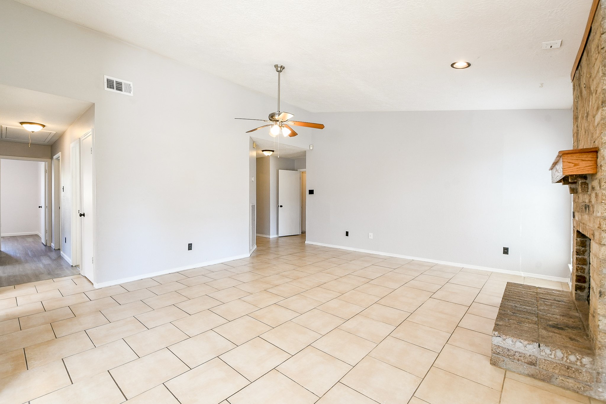 4719 Brownfields Drive Houston, TX 77066 - Photo 9 of 20 a view of a room with a window