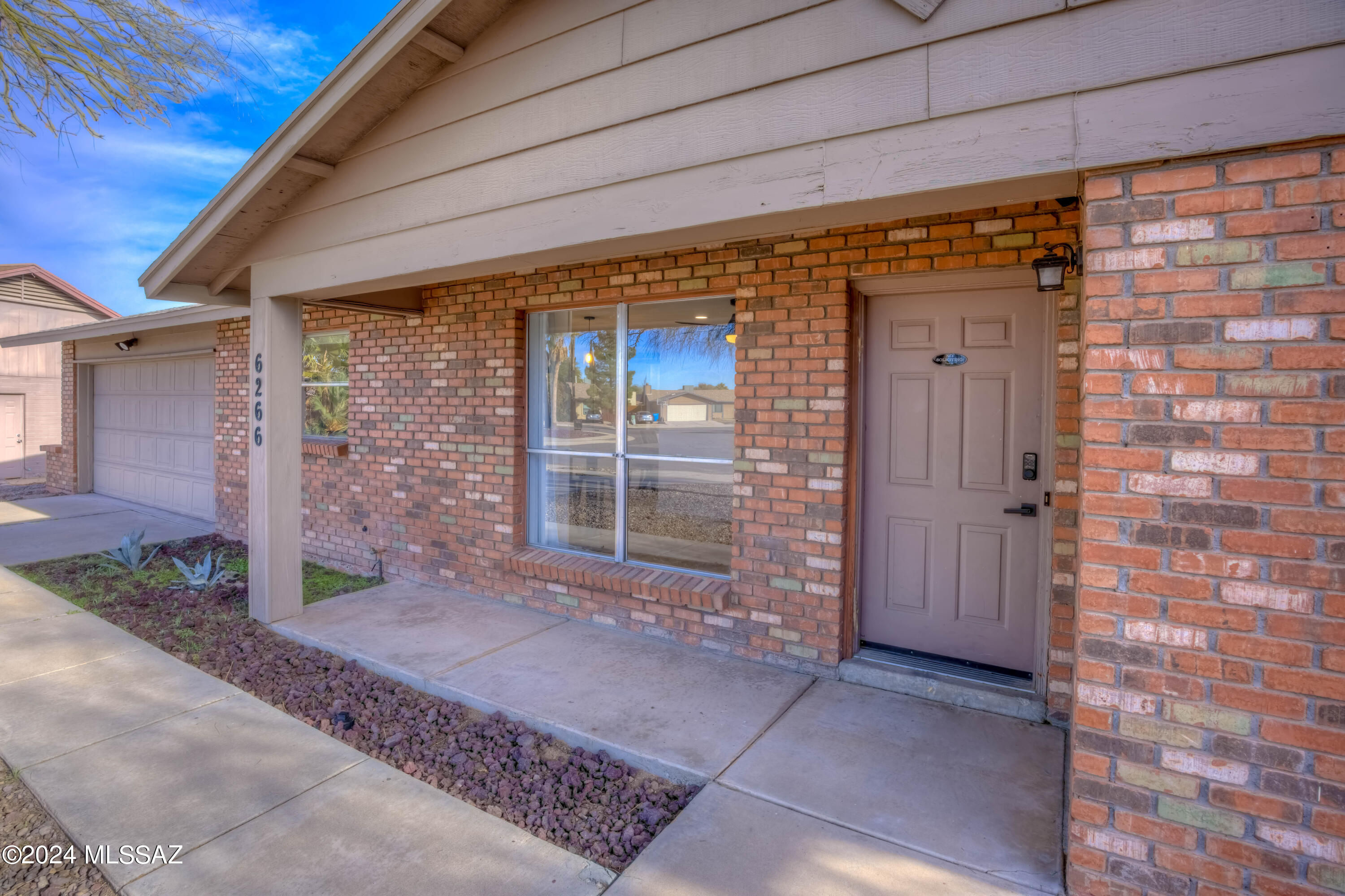 6266 North Parsley Road Tucson, AZ 85741 - Photo 4 of 37