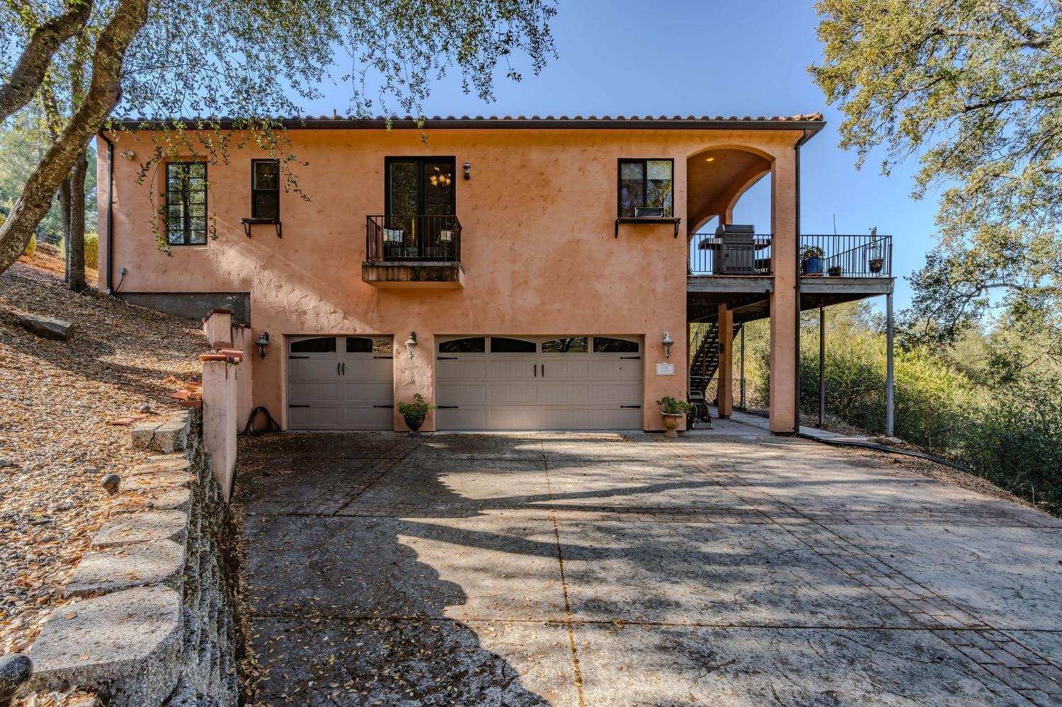 125 Raylan Drive Sutter Creek, CA 95685 - Photo 73 of 79 a view of a house with a patio
