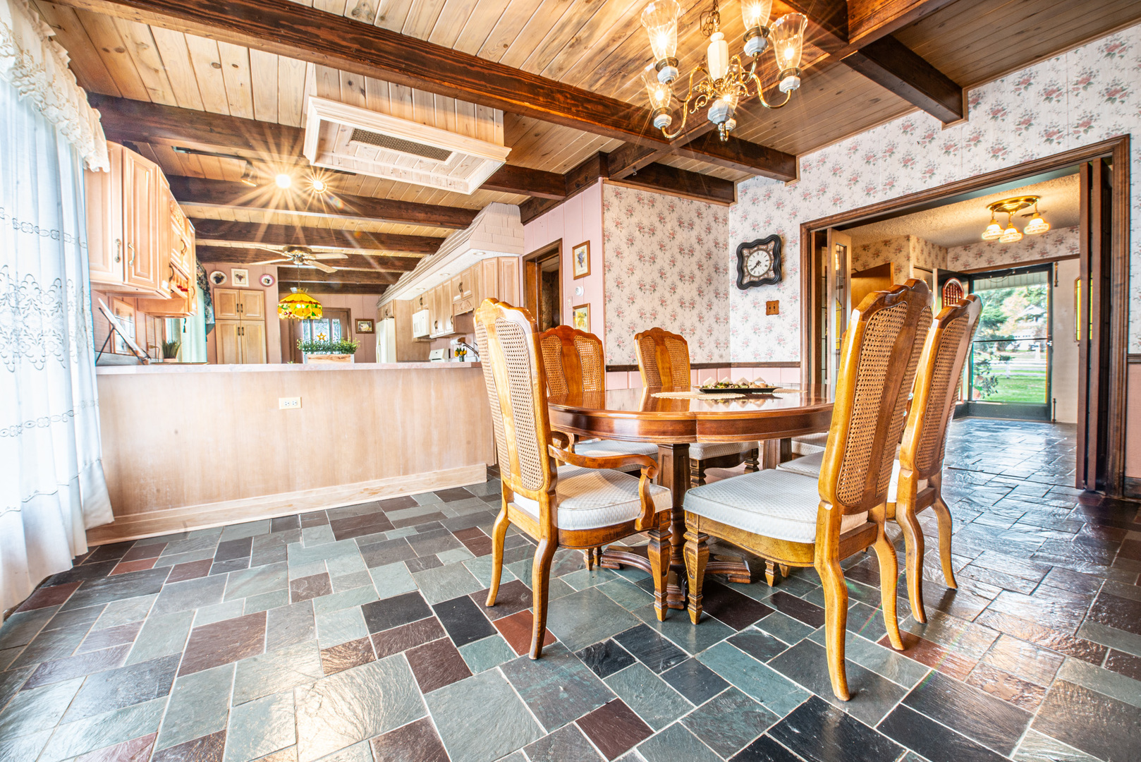 6N287 Rosedale Avenue Roselle, IL 60172 - Photo 8 of 62 Gallery Image 8