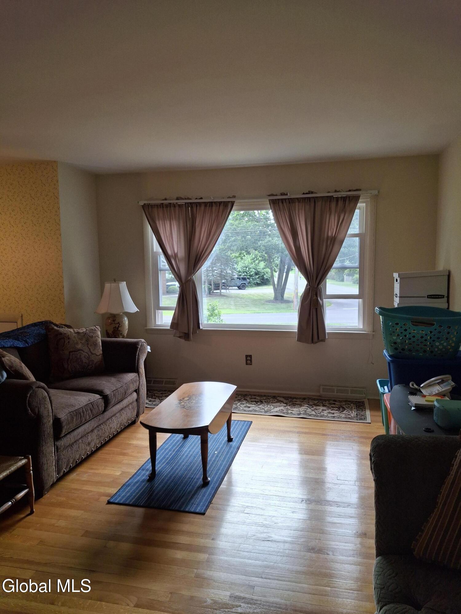 3087 Lone Pine Road Schenectady, NY 12303 - Photo 12 of 54 Living room